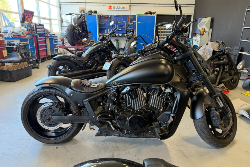 SUZUKI VZR1800 Blacked out - Image 2