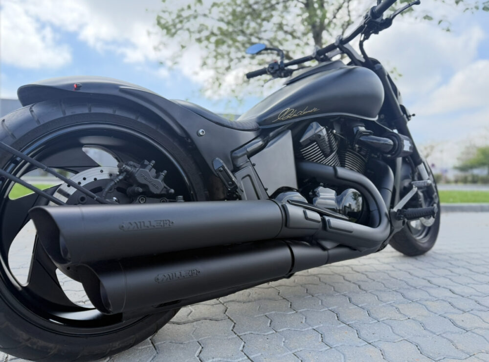SUZUKI VZR1800 Blacked out - Image 4