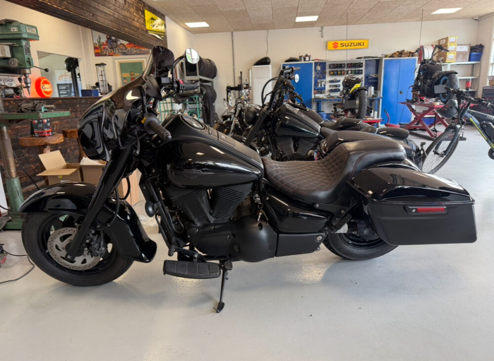 Custom Suzuki C1500 intruder
